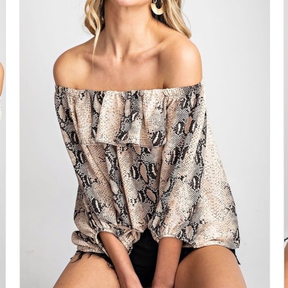 5⭐️🌾SNAKESKIN OFF THE SHOULDER TOP - Picture 5 of 11